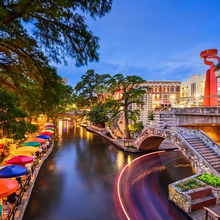 Holiday Inn Express San Antonio North Riverwalk Area By Ihg Buitenkant foto