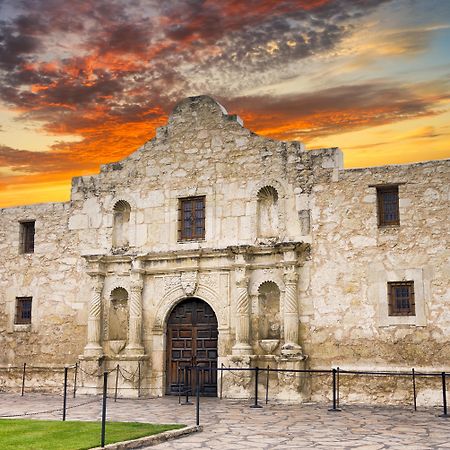 Holiday Inn Express San Antonio North Riverwalk Area By Ihg Buitenkant foto