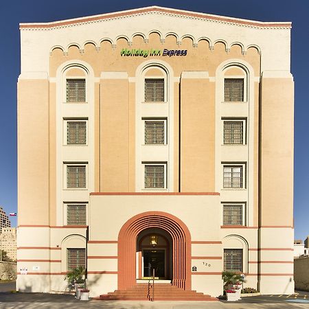 Holiday Inn Express San Antonio North Riverwalk Area By Ihg Buitenkant foto
